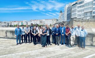 Foto de familia de los promotores del proyecto Exocare, de protección a cuidadores de dependientes, impulsado por la Fundación Escuela Universitaria de Relaciones Laborales de A Coruña (ERLAC)