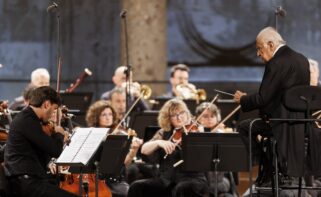 El director de orquesta Zubin Mehtaen dirige el concierto inaugural de la 75 edición del Festival Internacional de Música y Danza de Granada. A 12 de junio de 2026 en Granada, Andalucía (España). La Reina Sofía preside en el Palacio de Carlos V el concierto inaugural de la 75 edición del Festival Internacional de Música y Danza de Granada. Al acto asisten también las consejeras en funciones de Cultura y Deporte, Patricia del Pozo, y de Fomento, Articulación del Territorio y Vivienda, Rocío Díaz, junto a la alcaldesa de Granada, Marifrán Carazo, y el presidente de la Diputación de Granada, Francis Rodríguez. La cita marca el inicio de una edición especial de uno de los festivales culturales más prestigiosos de España. Álex Cámara / Europa Press 12/6/2026