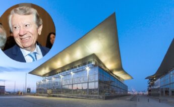 José Collazo, presidente y fundador del grupo Comar, al lado del Palexco, uno de sus negocios en la ciudad de A Coruña