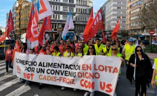 Miembros de la plantilla del transporte de mercancías por carretera en la provincia de A Coruña protestan en la ciudad herculina para reclamar un convenio "justo"