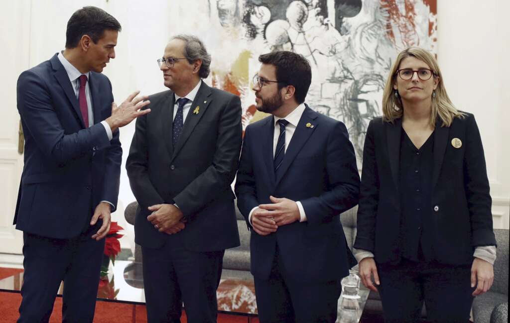 Pedro Sánchez, Quim Torra, Pere Aragonès (ERC) y Elsa Artadi (JxCat) en el Palau de Pedralbes de Barcelona, el 20 de diciembre de 2018 | EFE/AD/Archivo