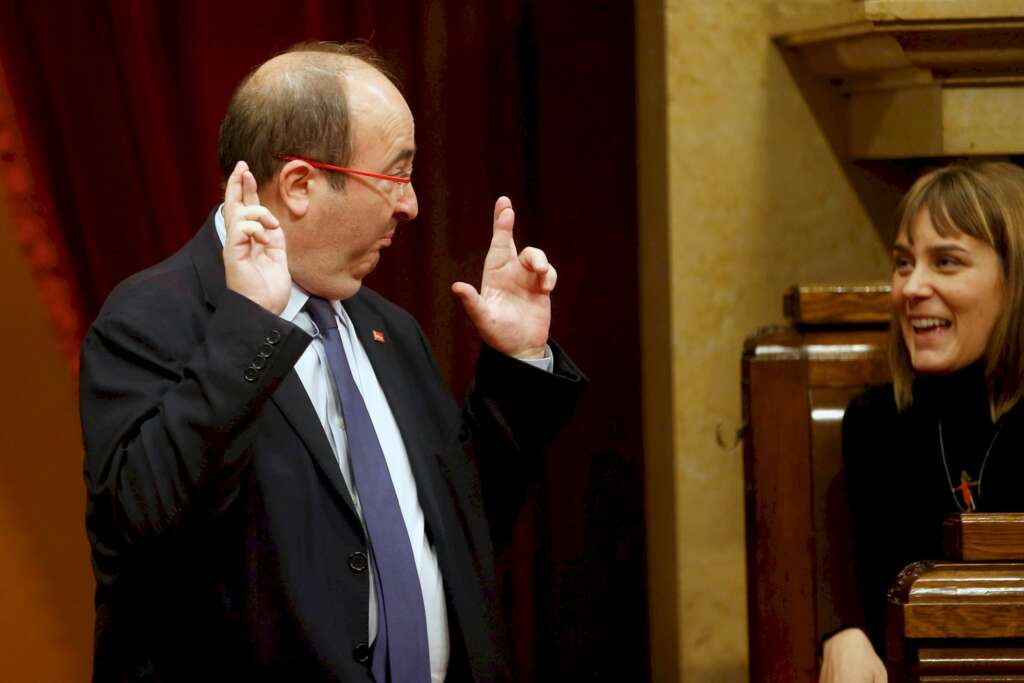 El líder del PSC, Miquel Iceta, y la líder de En Comú Podem, Jéssica Albiach, durante el pleno del Parlament del 12 de noviembre de 2019. Foto: EFE/QG