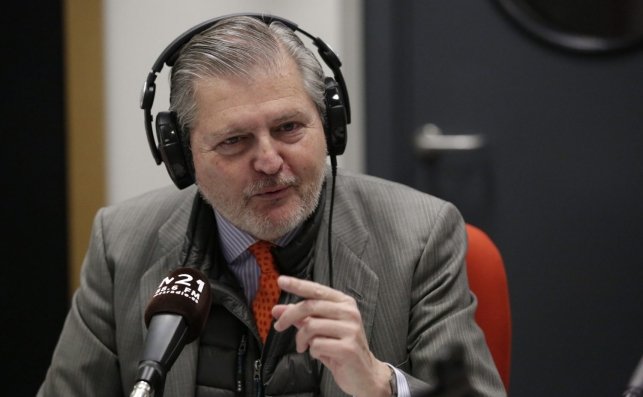Iñigo Méndez de Vigo visita la radio escuela municipal M21   02