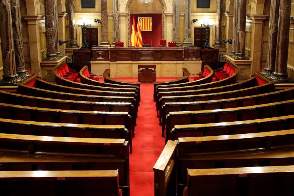 Vista del hemiciclo del Parlament poco antes de que el Govern firmase el decreto de convocatoria de elecciones, el 21 de diciembre de 2020 | EFE/TA/Archivo