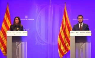 El presidente en funciones de la Generalitat, Pera Aragonés y la consejera de la Presidencia, Meritxell Budó, durante la declaración institucional de aplazamiento de las elecciones, este viernes en Barcelona. EFE/Generalitat/Rubén Moreno