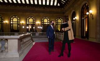 El candidato de ERC a la presidencia de la Generalitat, Pere Aragonès, junto a la presidenta del Parlament, Laura Borràs, tras el primer debate de investidura, el 26 de marzo de 2021 | EFE/EF/Archivo