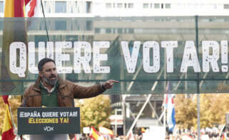 El líder de VOX, Santiago Abascal, interviene en la concentración convocada por la formación este domingo en la Plaza de Colón de Madrid, contra el Gobierno y la reforma de la ley de sedición. EFE/ Sergio Perez