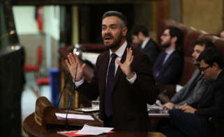 El diputado del PSOE Felipe Jesús Sicilia interviene durante el pleno extraordinario del Congreso de los Diputados celebrado este jueves en Madrid para votar una amplia reforma impulsada por el Gobierno para eliminar el delito de sedición y rebajar las penas del de malversación, que también implica cambios en el Poder Judicial. EFE/ Kiko Huesca