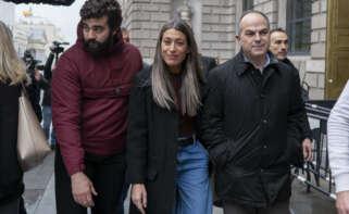 MADRID, 17/01/2024.- El secretario general de Junts, Jordi Turull (d) junto a la portavoz del partido en el Congreso, Miriam Nogueras (d) tras su reunión con el secretario de Organización del PSOE, Santos Cerdán este miércoles en el Congreso. EFE/ Fernando Villar