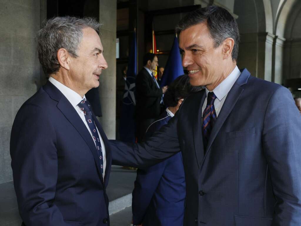 José Luis Rodríguez Zapatero y Pedro Sánchez. (EFE: Ballesteros)