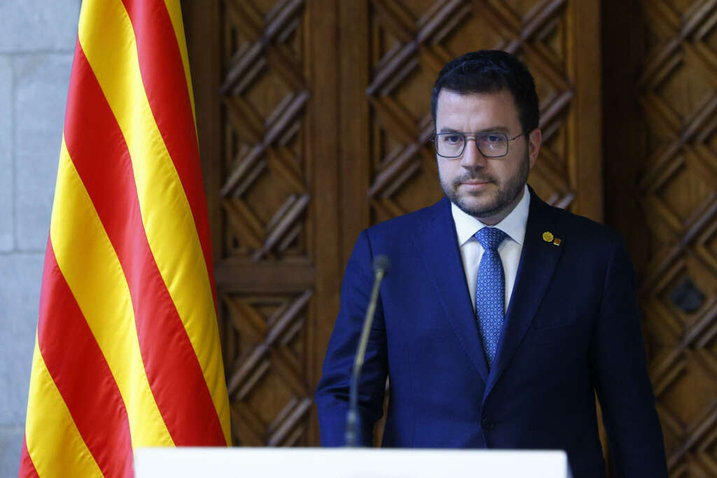 GRAFCAT1307. BARCELONA, 13/03/2024.- El presidente de la Generalitat, Pere Aragonès, ha decidido adelantar las elecciones catalanas al próximo 12 de mayo, después de que el Parlament haya tumbado su proyecto de presupuestos por los "vetos cruzados" de grupos parlamentarios que, según ha denunciado, han actuado con "irresponsabilidad". EFE/Quique García