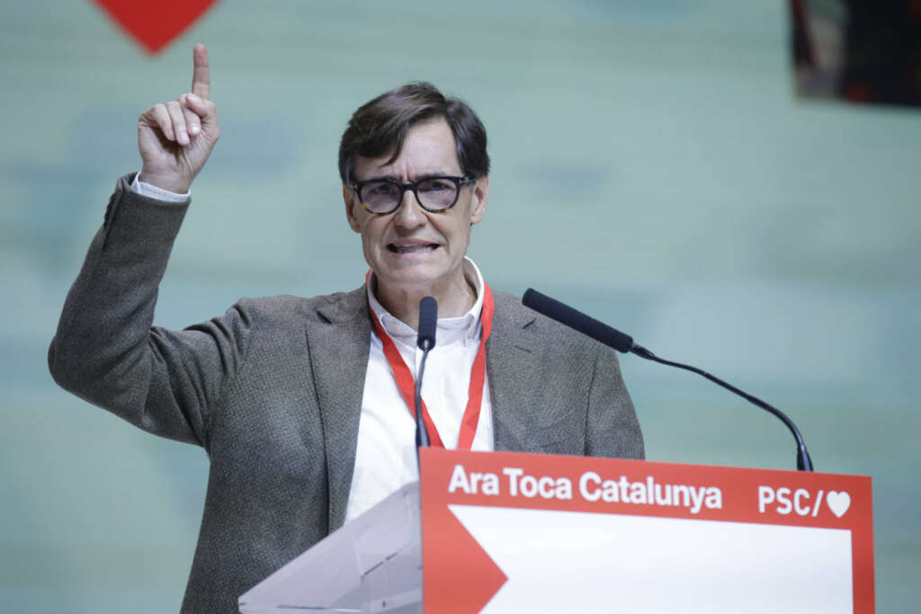 El primer secretario del PSC, Salvador Illa, interviene durante el acto de clausura del 15º Congreso del PSC, en el Palacio de Congresos de Cataluña, a 17 de marzo de 2024, en Barcelona, Catalunya (España). El 15º Congreso del PSC se celebra desde el pasado viernes 15 de marzo hasta hoy, y durante su transcurso se ha ratificado a Salvador Illa como primer secretario del PSC. El encuentro cuenta con la participación de 1.300 delegados y militantes del PSC, y alrededor de 700 observadores e invitados. 17 MARZO 2024;CONGRESO;PSC;PSOE;POLÍTICA;ENCUENTRO;PARTIDO;IZQUIERDA;ELECCIONES;CATALANAS Kike Rincón / Europa Press 17/3/2024