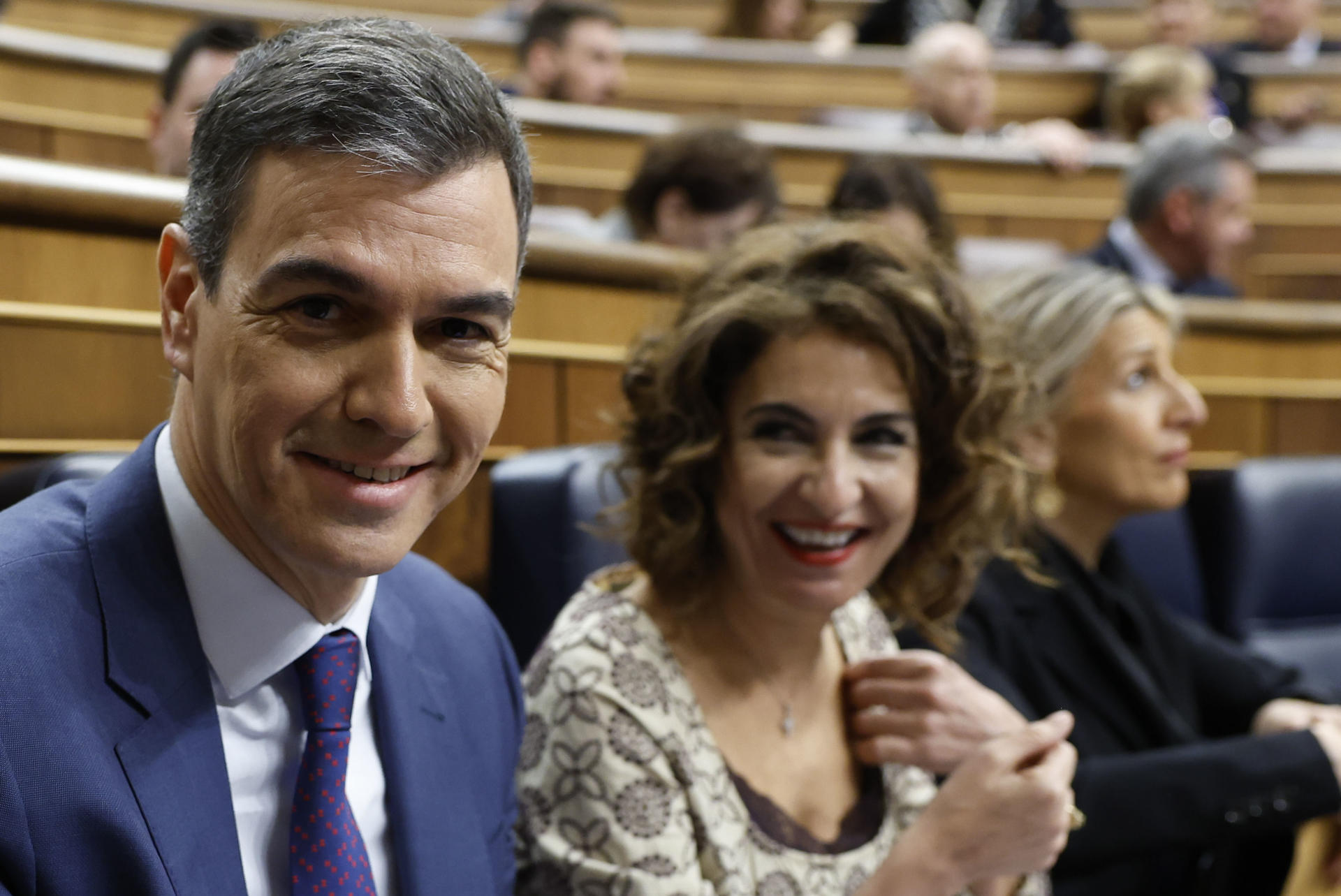 MADRID, 13/03/2024.- El presidente del Gobierno, Pedro Sánchez, junto a la vicepresidenta y ministra de Hacienda, María Jesús Montero, durante la sesión de control al Gobierno celebrada este miércoles en el Congreso. EFE/Chema Moya