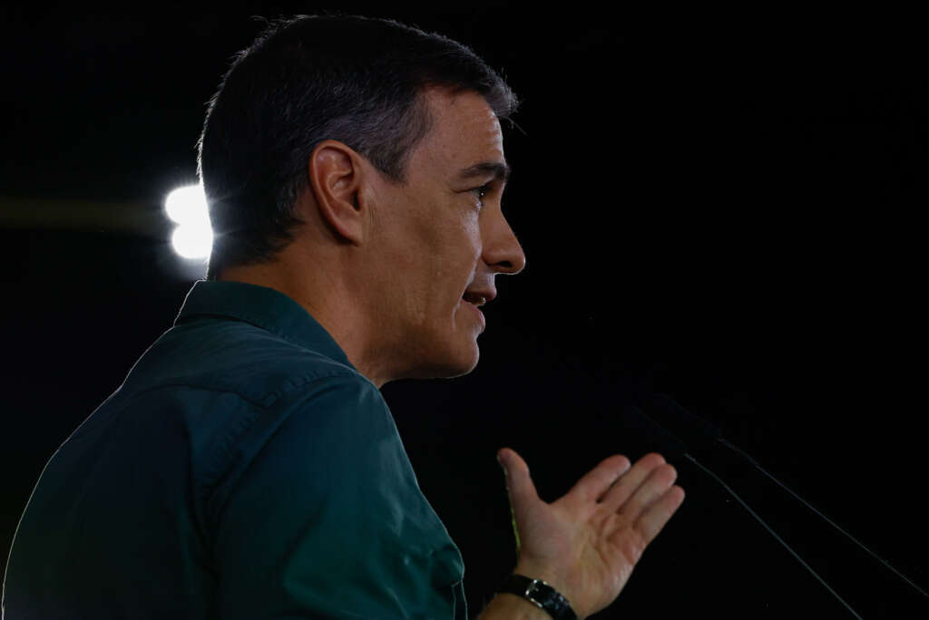 BILBAO, 19/04/2024.- El presidente del Gobierno, Pedro Sánchez, interviene durante el acto de cierre de campaña del PSOE-PSE de cara a las elecciones vascas, este viernes en Bilbao. EFE/ Miguel Toña