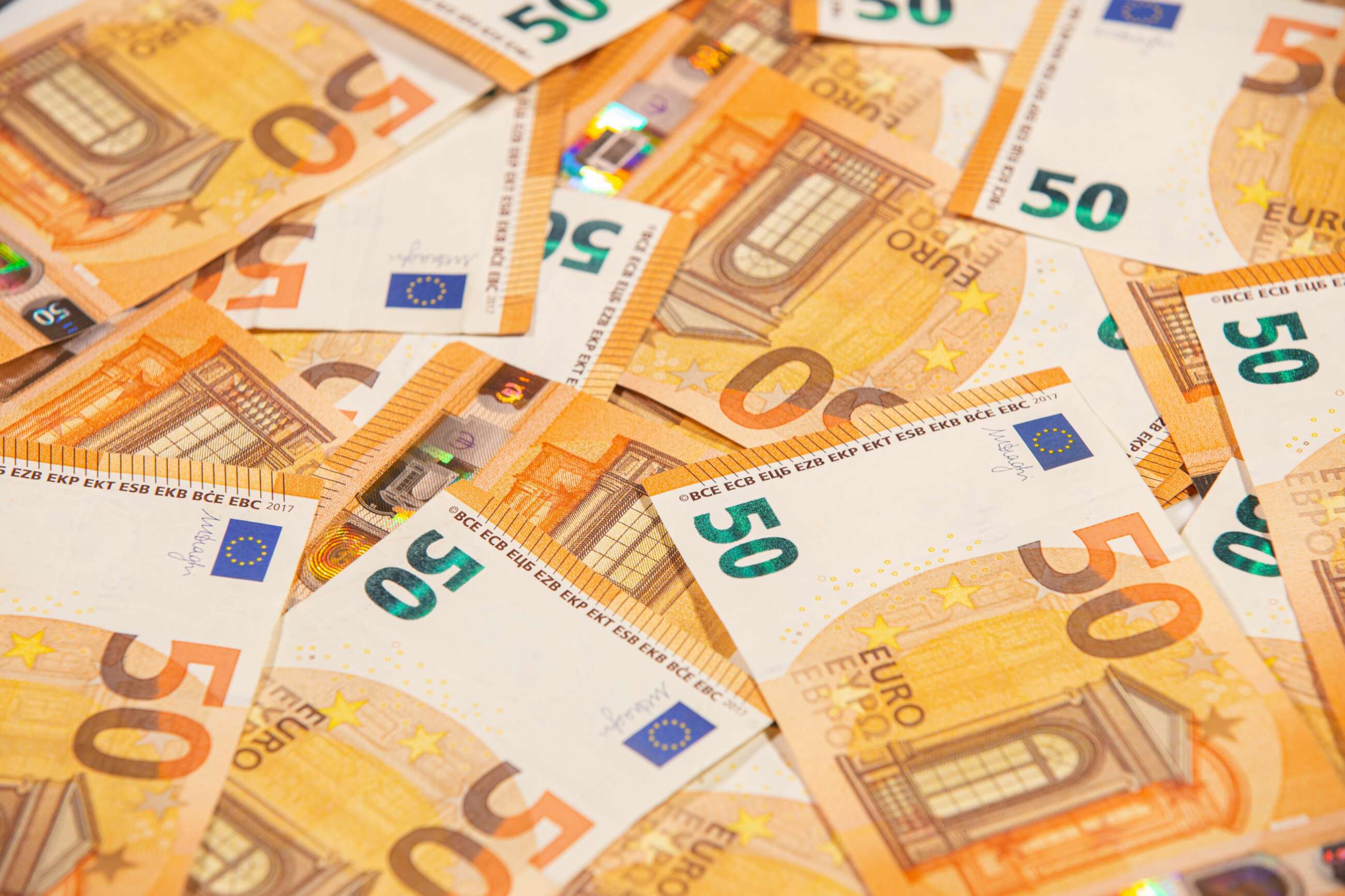 Billetes de 50 euros. Foto: Freepik.