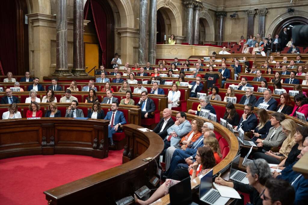 El pleno del Parlament. Foto: David Zorrakino / Europa Press