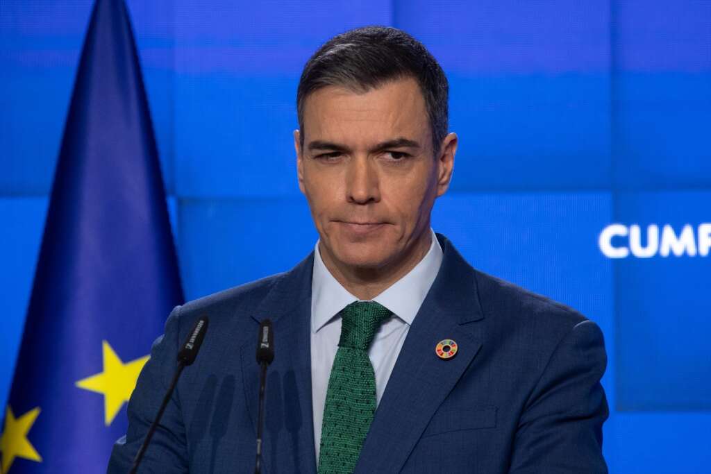 (Foto de ARCHIVO) El presidente del Gobierno, Pedro Sánchez, durante una rueda de prensa posterior a la reunión del Consejo de Ministros, a 23 de diciembre de 2024, en Madrid (España). Durante su comparecencia, el presidente del Ejecutivo ha hecho balance del curso político, y además, ha presentado el informe periódico de rendición de cuentas. Alejandro Martínez Vélez / Europa Press 23 DICIEMBRE 2024;MONCLOA;CURSO POLITICO;SANCHEZ 23/12/2024