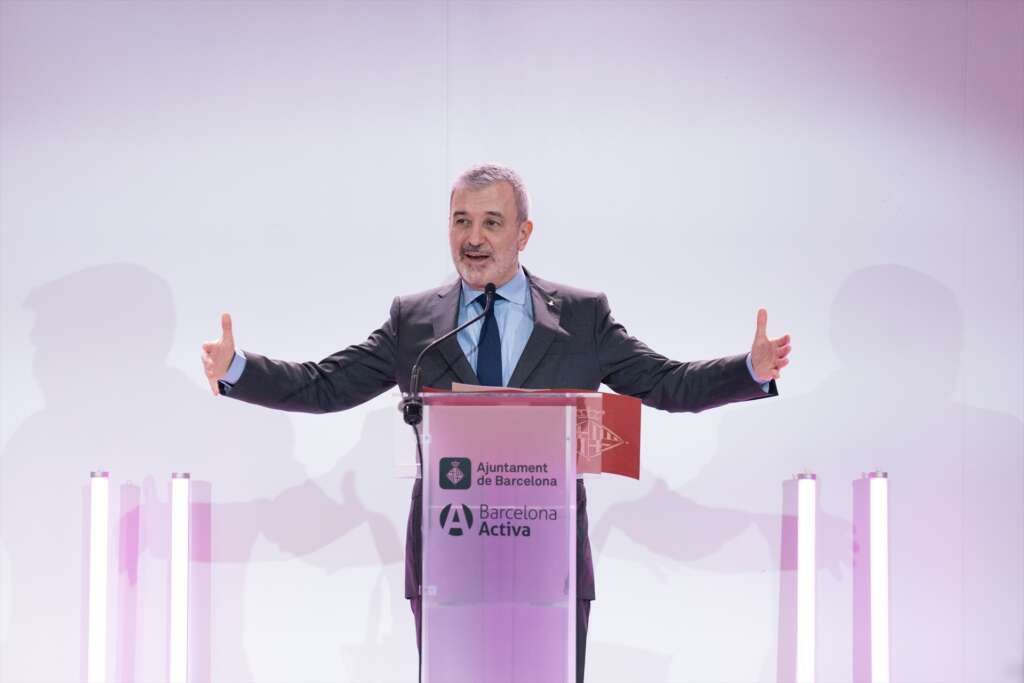 (Foto de ARCHIVO)
El alcalde de Barcelona, Jaume Collboni, interviene durante la entrega de entradas para el MWC, en el Cibernàrium 22@, a 27 de febrero de 2025, en Barcelona, Catalunya (España). Durante el acto, se ha realizado la entrega de invitaciones para el Mobile World Congress (MWC) 2025, que se celebrará del 3 al 6 de marzo en Barcelona, a 200 alumnos de Barcelona Activa.

David Zorrakino / Europa Press
27 FEBRERO 2025;ENTRADAS;REGALO;ENTREGA;MWC
27/2/2025