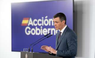 El presidente del Gobierno, Pedro Sánchez, comparece ante los medios, en el Palacio de la Moncloa, a 29 de abril de 2025, en Madrid (España). Tanto en la reunión del Consejo de Seguridad Nacional como en el Consejo de Ministros se ha abordado con exclusividad la situación creada por el apagón masivo que afectó este lunes a la Península Ibérica. Por ello se realizará una nueva reunión del Consejo de Ministros, mañana miércoles 30 de abril, para abordar los asuntos ordinarios previstos inicialmente, como la aprobación de la reducción de la jornada laboral a 37,5 horas semanales para que comience su trámite parlamentario. Diego Radamés / Europa Press 29/4/2025