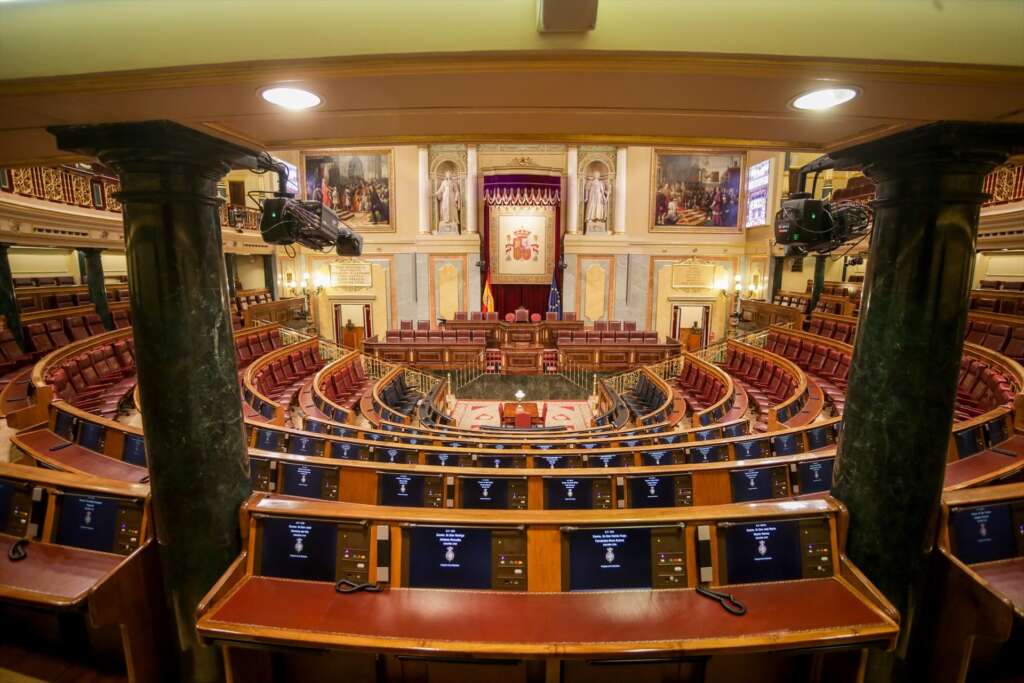 (Foto de ARCHIVO) Hemiciclo vacío del Congreso de los Diputados tras la suspensión del pleno de esta semana como medida preventiva de contención del coronavirus, en Madrid (España) a 10 de marzo de 2020. Ricardo Rubio / Europa Press 10/3/2020
