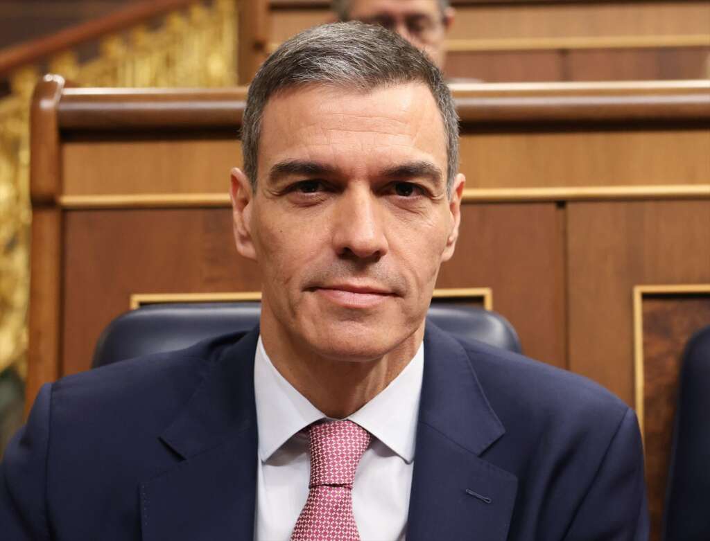 (Foto de ARCHIVO) El presidente del Gobierno, Pedro Sánchez, durante una sesión de control al Gobierno en el Congreso de los Diputados, a 14 de mayo de 2025, en Madrid (España). Durante el pleno, el Congreso ha rendido cuentas sobre el apagón general del pasado 28 de abril, cuyas causas todavía se desconocen. En paralelo a la investigación del Ejecutivo, la Comisión Nacional de los Mercados y la Competencia (CNMC) también realizará una investigación del apagón. Marta Fernández / Europa Press 14 MAYO 2025;GOBIERNO;CONGRESO;APAGON 14/5/2025