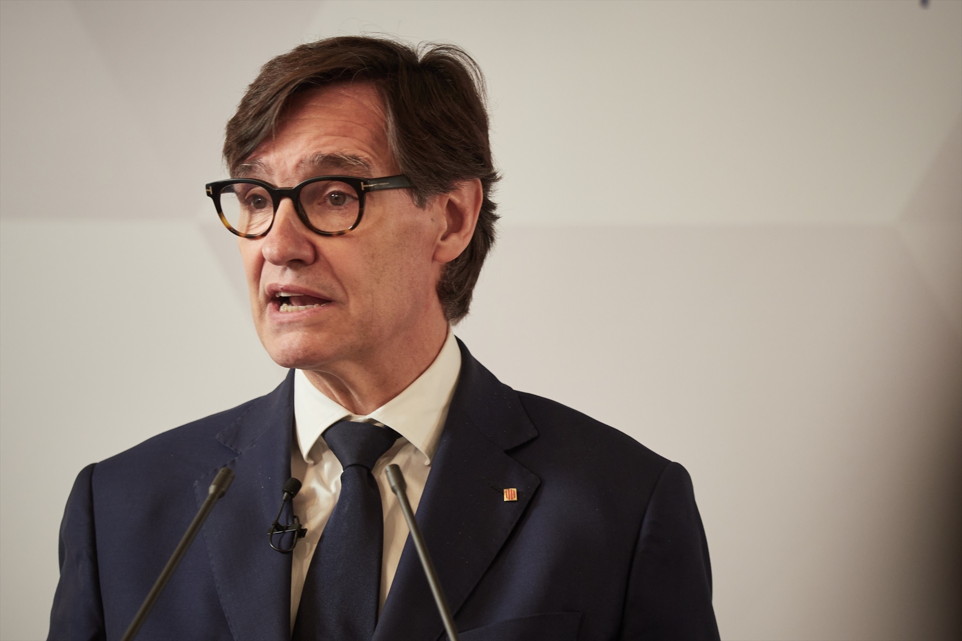 (Foto de ARCHIVO) El presidente de la Generalitat de Catalunya, Salvador Illa, interviene durante una conferencia económica, en el Hotel Tres Reyes, a 16 de mayo de 2025, en Pamplona, Navarra (España). Durante su visita a la capital navarra, Illa ha participado en una conferencia económica ante empresarios y representantes institucionales y de la sociedad civil navarra. Posteriormente, ha mantenido un encuentro con la presidenta del Gobierno foral. Eduardo Sanz / Europa Press 16 MAYO 2025;GENERALITAT;VISITA;CONFERENCIA;ENCUENTRO;POLÍTICA 16/5/2025