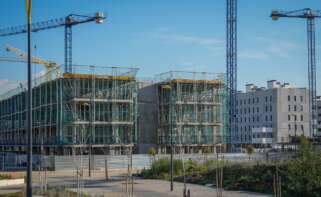 (Foto de ARCHIVO) Promoción de viviendas de EMVISESA en Palmas Altas durante su construcción. A 11 de febrero de 2025, en Sevilla (Andalucía, España).La consejera de Fomento, Articulación del Territorio y Vivienda, Rocío Díaz, asiste al acto de primera piedra de una nueva promoción de viviendas protegidas en Palmas Altas. María José López / Europa Press 11/2/2025