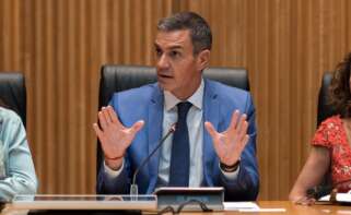 El presidente del Gobierno, Pedro Sánchez, acompañado por la vicepresidenta del Gobierno y ministra de Hacienda, María Jesús Montero, el portavoz del grupo socialista en el Congreso, Patxi López, y por la presidenta del PSOE, Cristina Narbona, preside la reunión interparlamentaria del Grupo Socialista (Congreso, Senado y Parlamento Europeo) en la Sala Ernest Lluch del Congreso, a 15 de septiembre de 2025, en Madrid (España). El presidente del Gobierno, Pedro Sánchez, reúne este lunes 15 de septiembre a la comisión Interparlamentaria, es decir a todos los diputados, senadores y eurodiputados socialistas en el inicio del nuevo curso político, para poner sobre la mesa las líneas por las que quiere que discurran los próximos meses en el marco parlamentario. Diego Radamés / Europa Press 15/9/2025