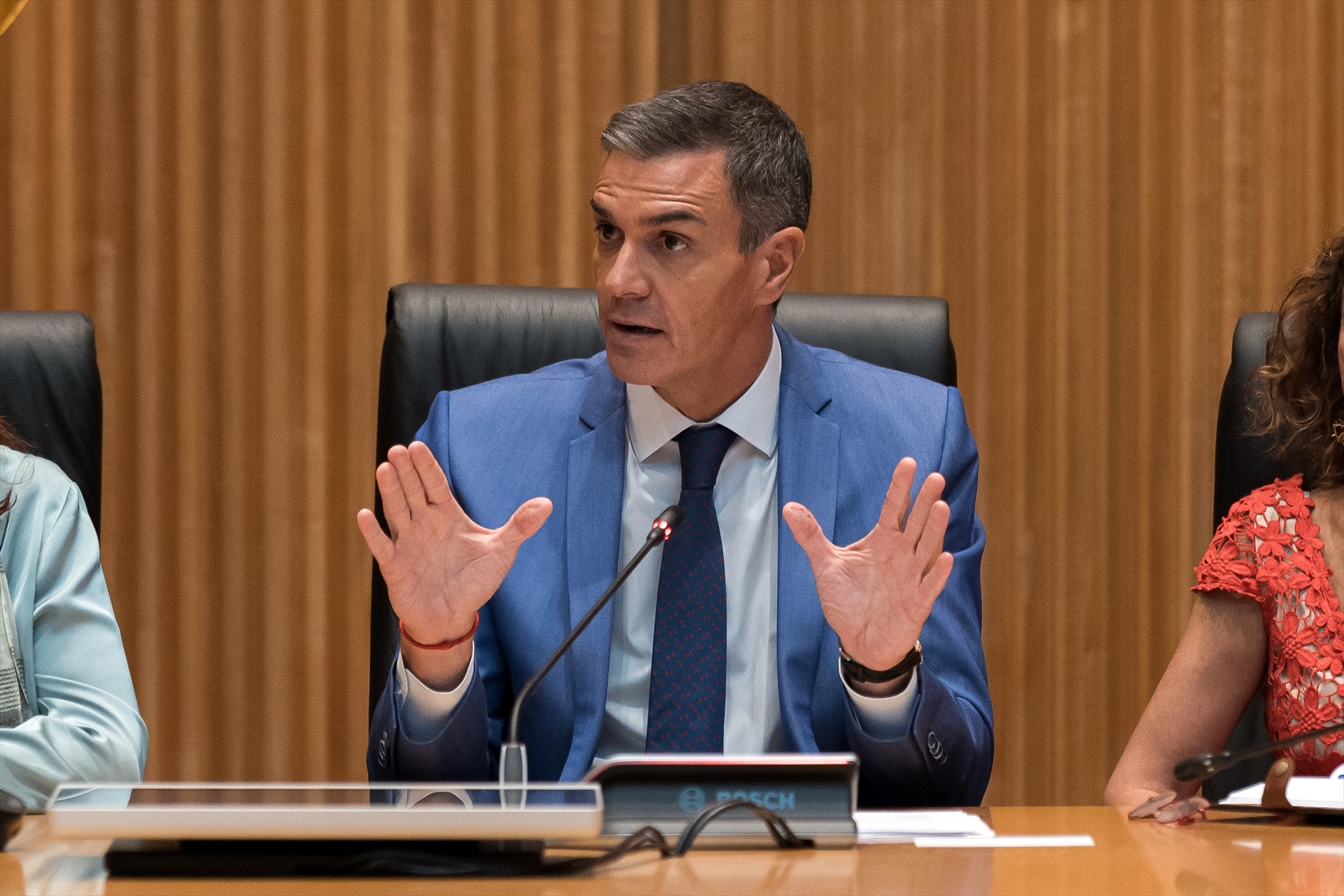 El presidente del Gobierno, Pedro Sánchez, acompañado por la vicepresidenta del Gobierno y ministra de Hacienda, María Jesús Montero, el portavoz del grupo socialista en el Congreso, Patxi López, y por la presidenta del PSOE, Cristina Narbona, preside la reunión interparlamentaria del Grupo Socialista (Congreso, Senado y Parlamento Europeo) en la Sala Ernest Lluch del Congreso, a 15 de septiembre de 2025, en Madrid (España). El presidente del Gobierno, Pedro Sánchez, reúne este lunes 15 de septiembre a la comisión Interparlamentaria, es decir a todos los diputados, senadores y eurodiputados socialistas en el inicio del nuevo curso político, para poner sobre la mesa las líneas por las que quiere que discurran los próximos meses en el marco parlamentario. Diego Radamés / Europa Press 15/9/2025