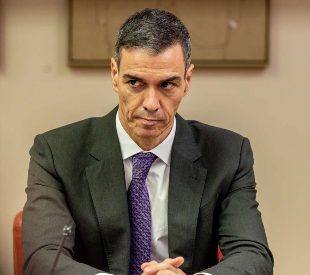 (Foto de ARCHIVO) El presidente del Gobierno, Pedro Sánchez, asiste a la presentación de la serie de ficción 'Anatomía de un instante', en el Congreso de los Diputados, a 20 de noviembre de 2025, Madrid (España). La serie 'Anatomía de un instante', producida por Movistar Plus+, dirigida por Alberto Rodríguez y basada en la novela de Javier Cercas, narra el golpe de Estado en España del 23 de febrero de 1981. Ricardo Rubio / Europa Press 20 NOVIEMBRE 2025;PRESENTACIÓN SERIE DE TELEVISIÓN 20/11/2025