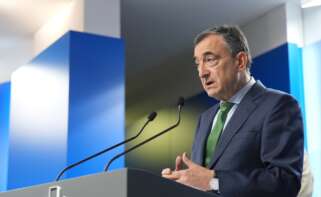 (Foto de ARCHIVO) El presidente del EBB, Aitor Esteban, presenta la Proposición de Ley de medidas urgentes de simplificación y agilización para la actividad económica sostenible, en el Parlamento vasco, a 4 de junio de 2026, en Vitoria, Álava, País Vasco (España). La proposición de ley plantea reducir plazos administrativos, simplificar trámites y coordinar mejor a las distintas administraciones para acelerar inversiones sin rebajar las garantías legales ni ambientales, en línea con los compromisos de transición verde y competitividad empresarial. Iñaki Berasaluce / Europa Press 04/6/2026