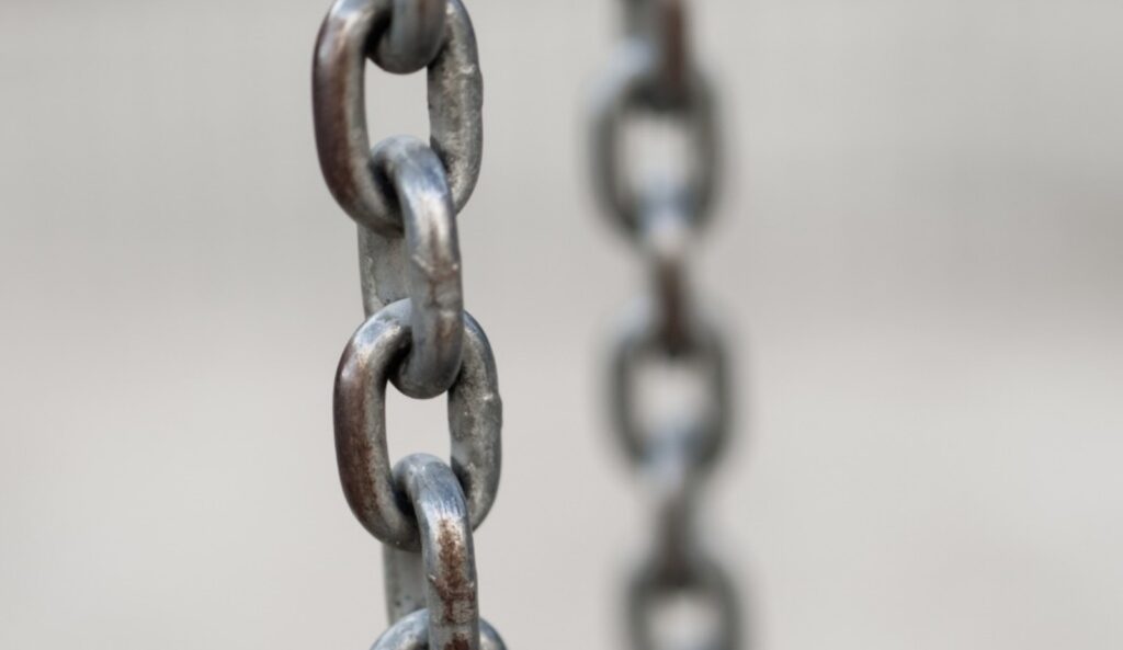 Romper cadenas. Foto: Freepik / Magnific.