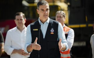 (Foto de ARCHIVO) El presidente del Gobierno, Pedro Sánchez, ofrece declaraciones a los medios durante una visita al Puesto de Mando Avanzado por el incendio forestal de Burgohondo, a 30 de julio de 2026, en Navaluenga, Ávila, Castilla y León (España). El incendio forestal de Burgohondo, que ya ha sido catalogado como el peor de la historia de España tras calcinar unas 55.000 hectáreas, ya se encuentra estabilizado, sin embargo, aunque los vecinos han podido volver a sus casas, persisten los cortes de tráfico en 14 carreteras secundarias. Mateo Lanzuela / Europa Press 30/7/2026