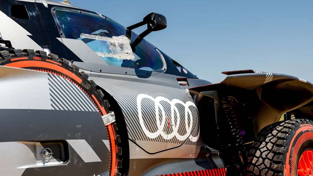 El acceso a las ruedas de repuesto es más sencillo en esta evolución del Audi RS Q e-tron.