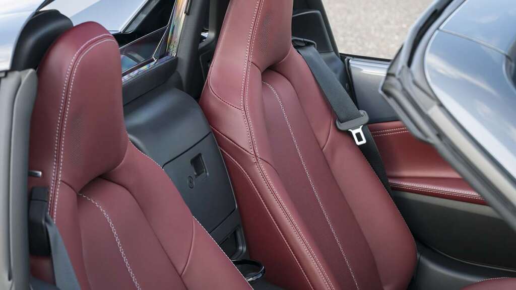 Mazda MX-5 gama 2023. Interior