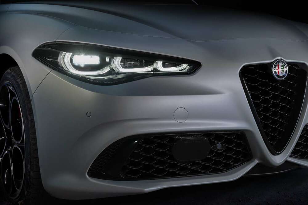 Detalle del nuevo frontal del Alfa Romeo Giulia Competizione 2023.