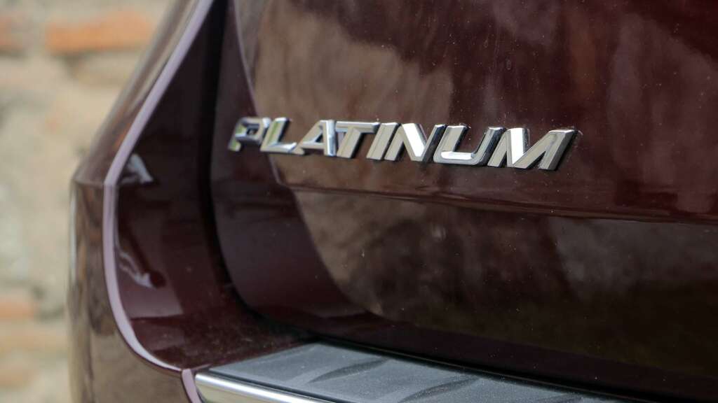 Ford Explorer PHEV Platinum.