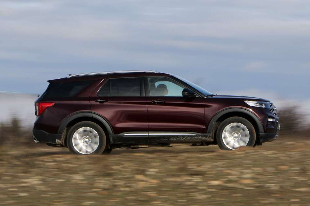 Ford Explorer PHEV Platinum.