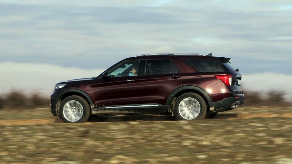 Ford Explorer PHEV Platinum.