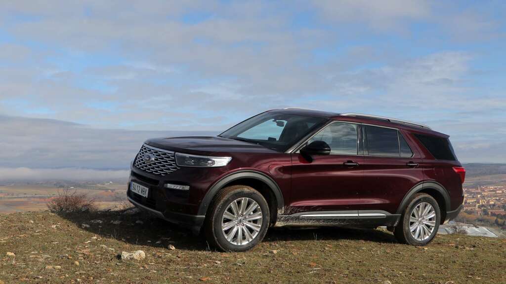 Ford Explorer PHEV Platinum.