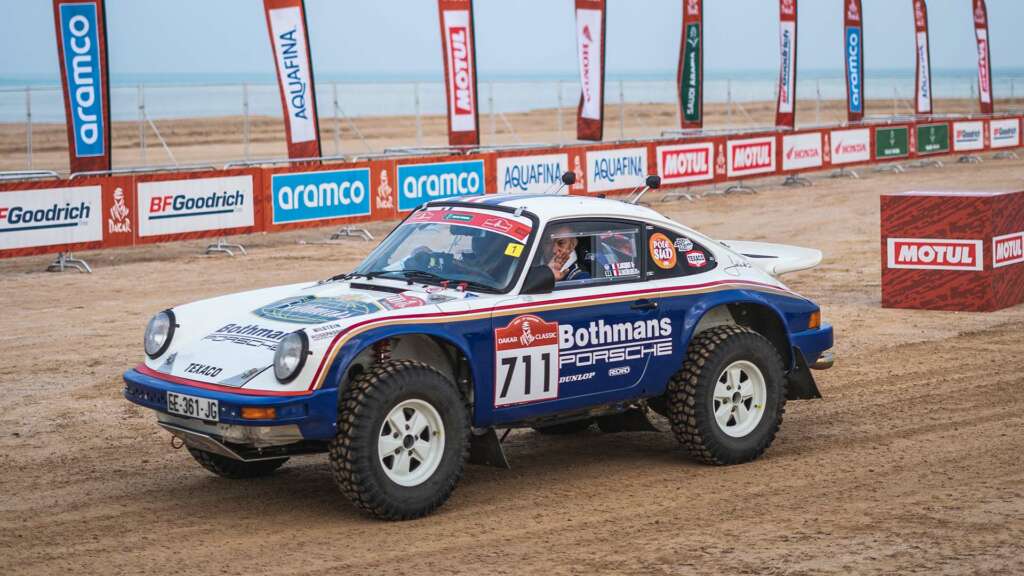 Porsche 911 de Philippe Laury y Jean-Joseph Bachelier, réplica del modelo ganador del Dakar en 1984.