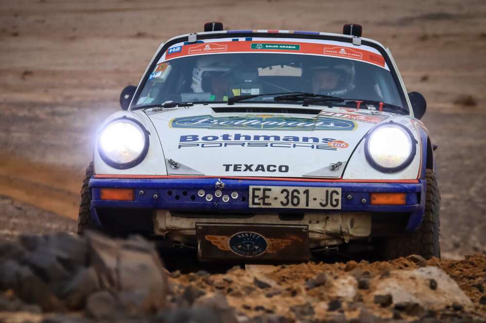 Porsche 911 de Philippe Laury y Jean-Joseph Bachelier, réplica del modelo ganador del Dakar en 1984.