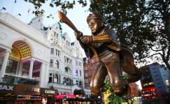 Estatua de Harry Potter en Londres. Foto Wizarding World en Londre
