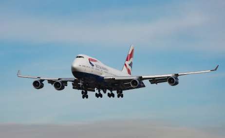 Un B747 de British Airways pasa de la aviación al cine. Foto Nicolas Economou NurPhoto via Getty Images