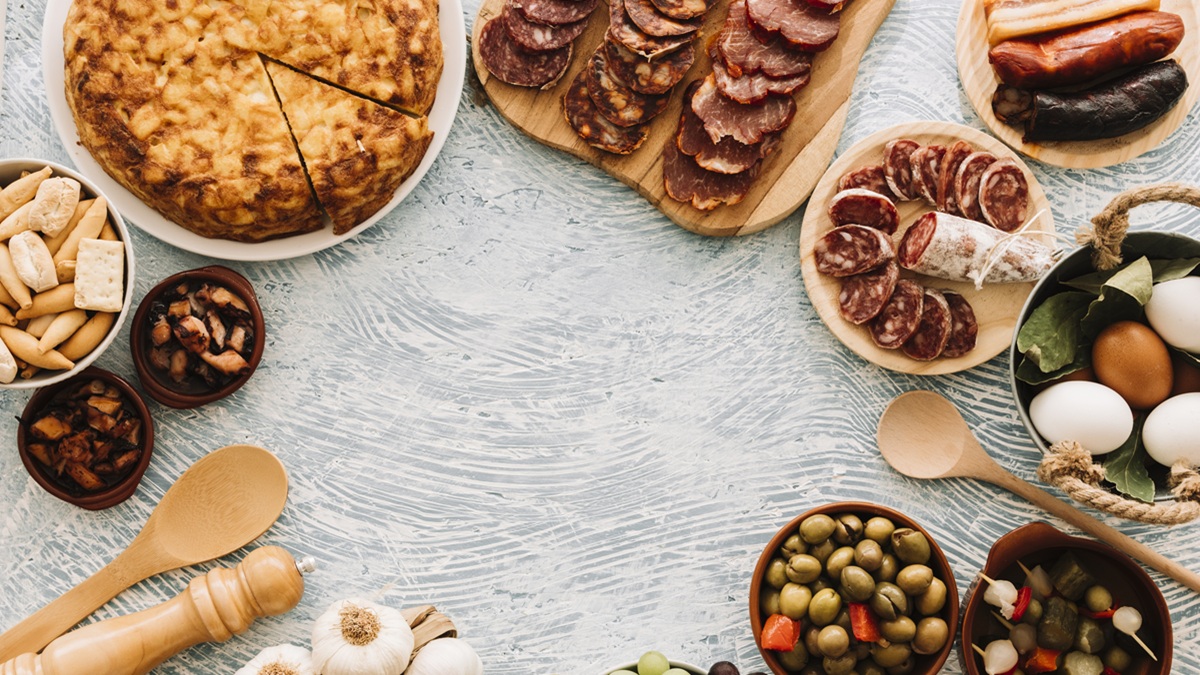 Varios platos de comida típica española