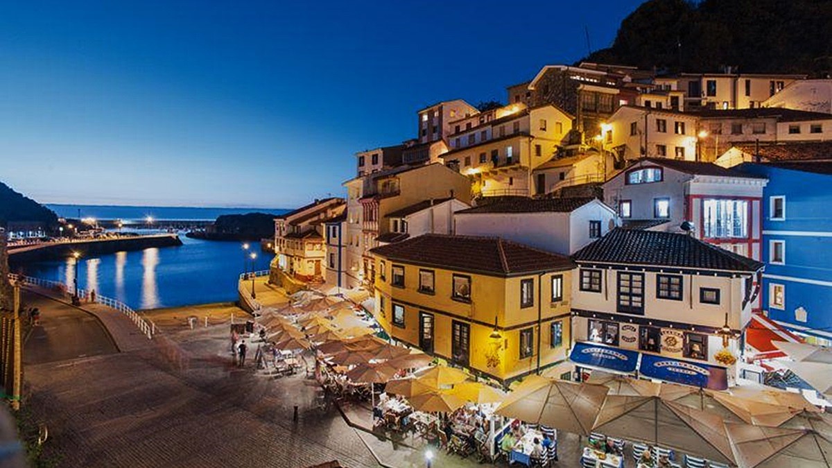 El pueblo de Cudillero en Asturias