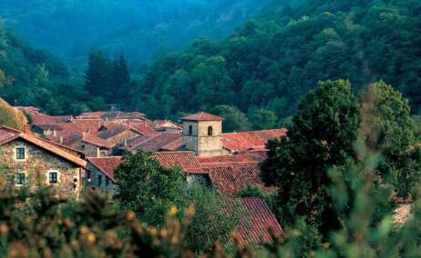 El pueblo de Bárcena Mayor en Cantabria