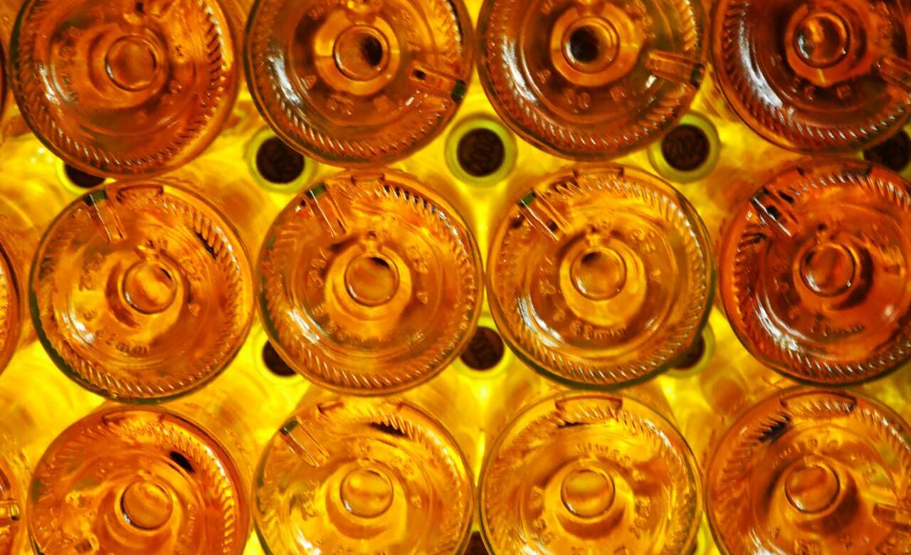 Botellas de vino brisado. Pxhere.
