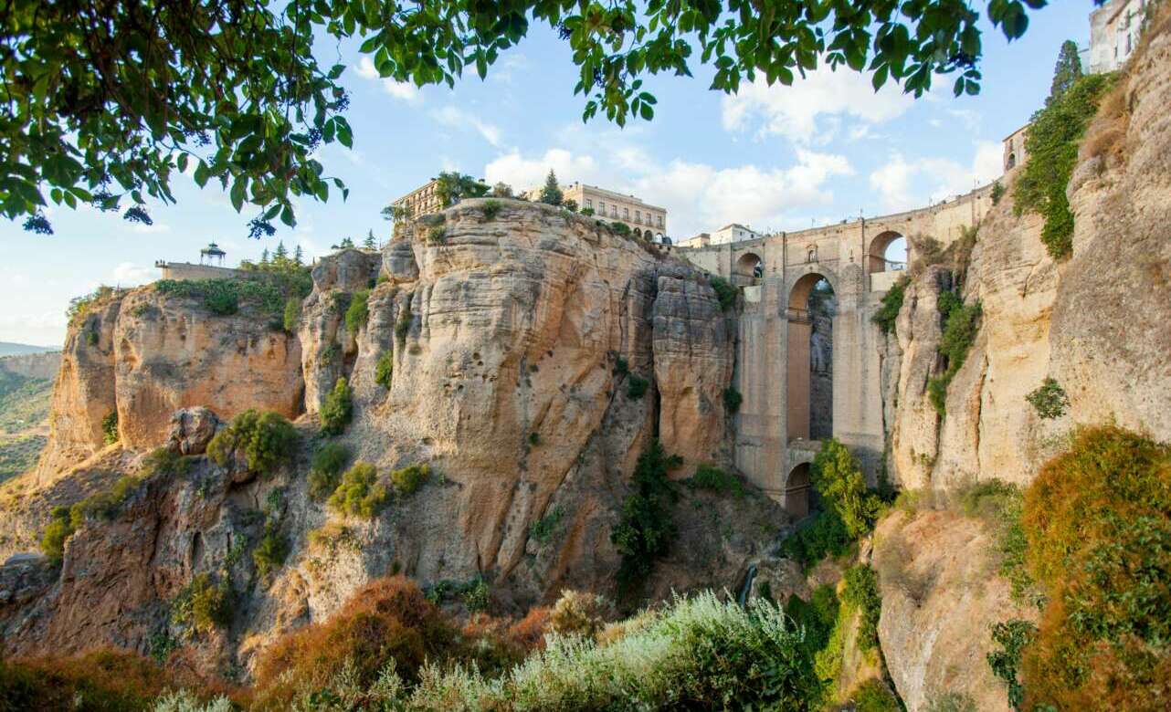 La ciudad de Ronda se eleva sobre un precipicio.