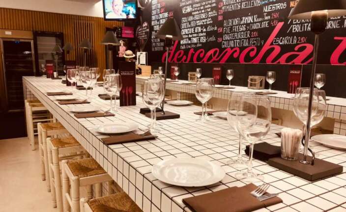 Barra de vinos en Barbastro